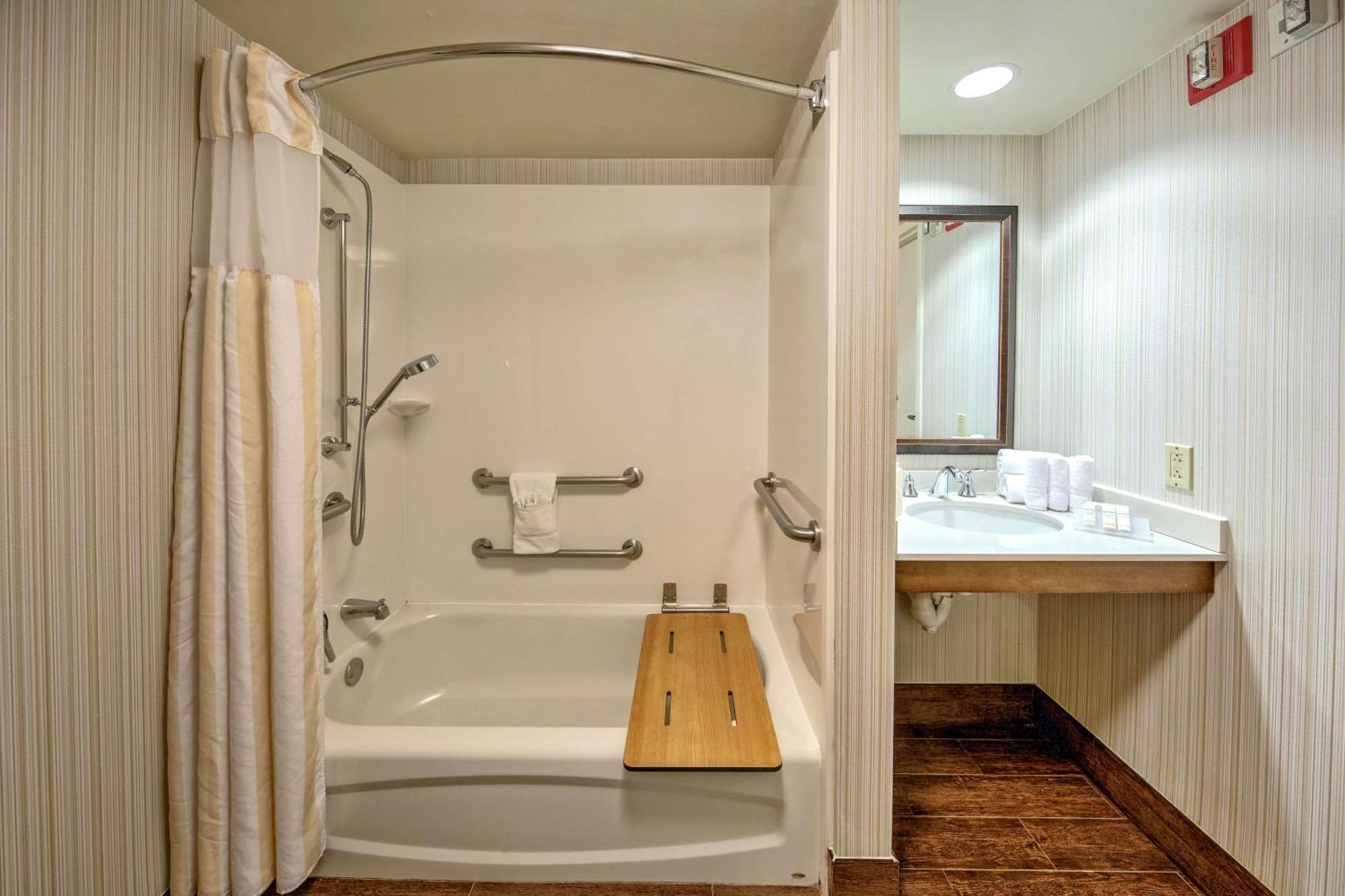Queen Room with Two Queen Beds - Mobility and Hearing Access