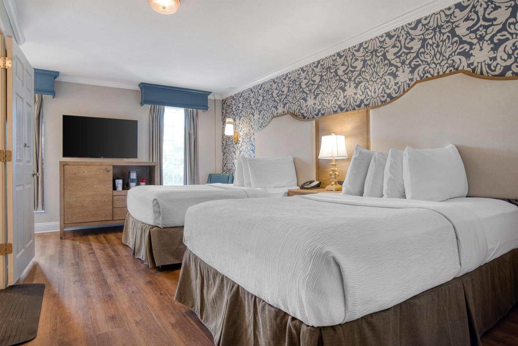 Double Room Two Double Beds Roll Shower Disability Access