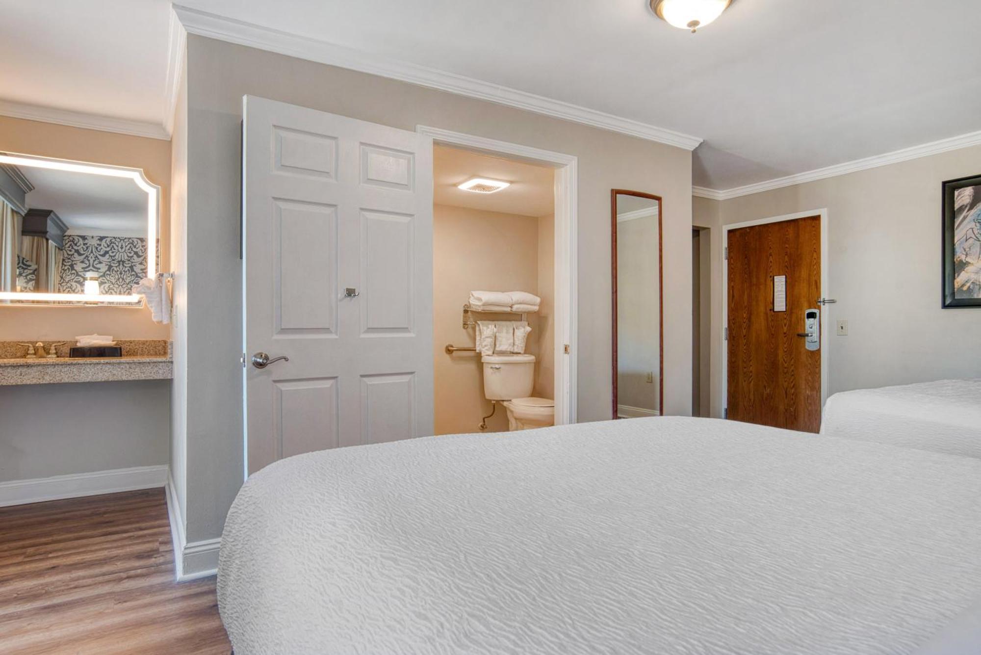 Double Room Two Double Beds Accessible