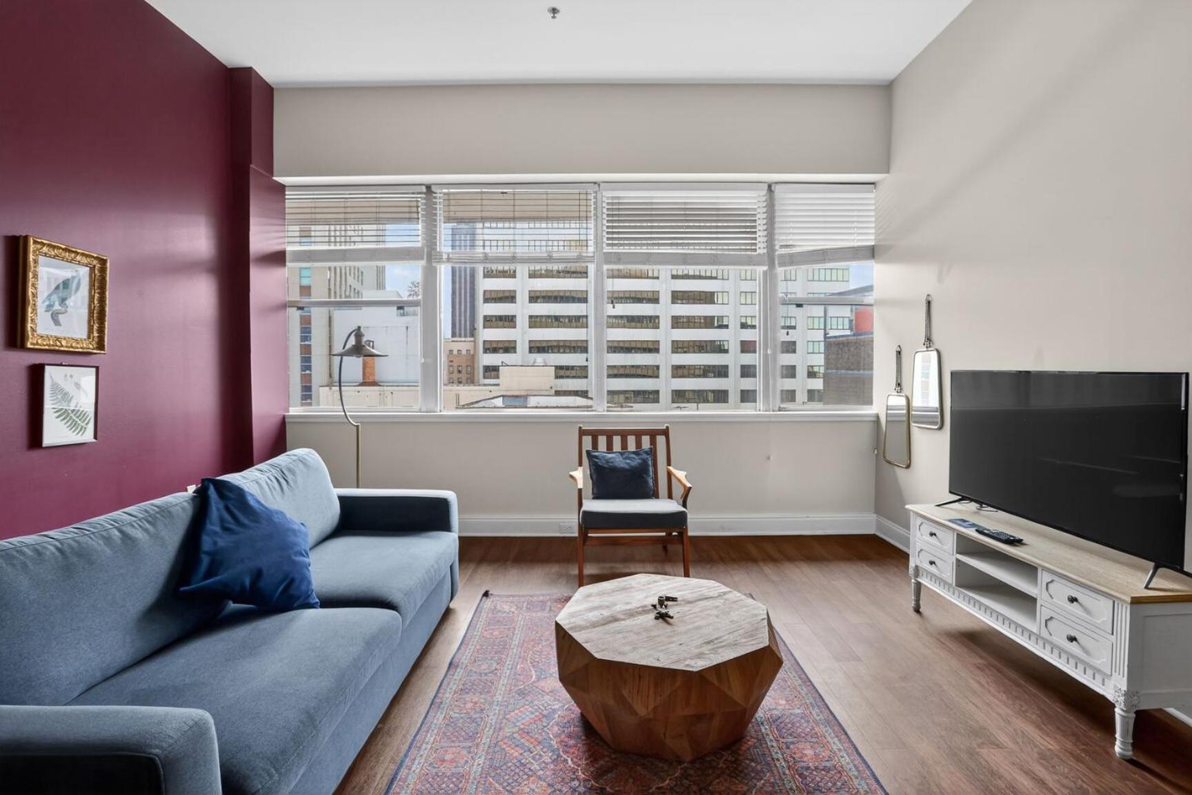 One-Bedroom Deluxe Apartment