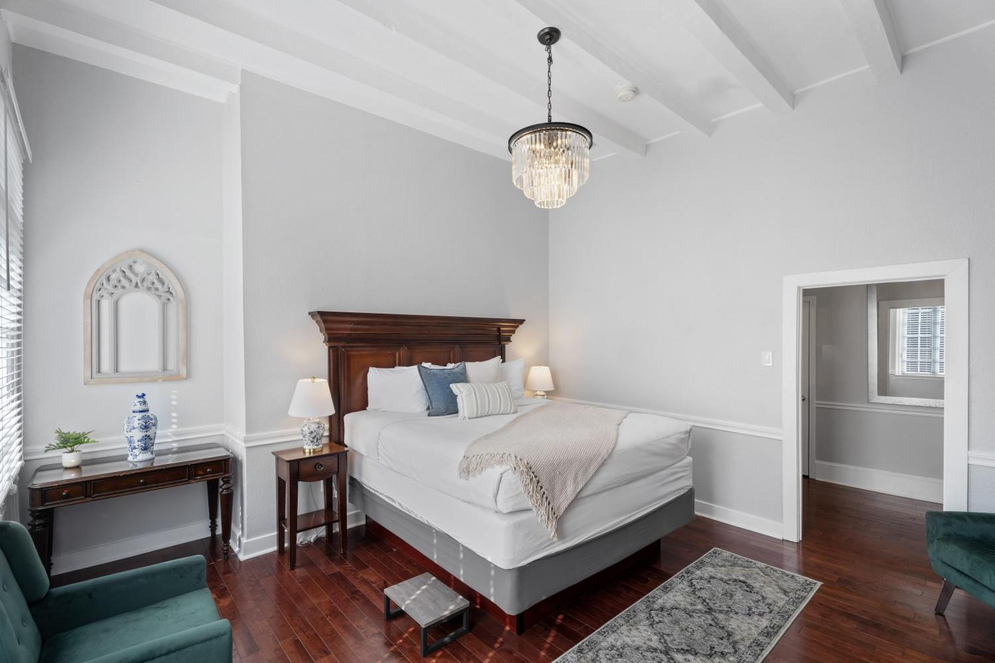 Suite One King Bed