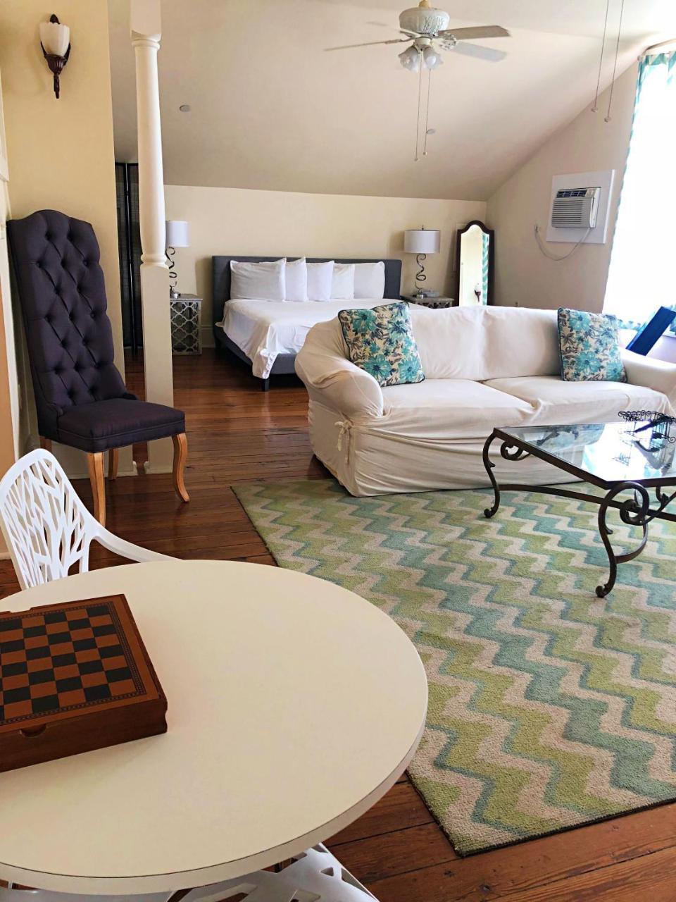 Deluxe King Suite