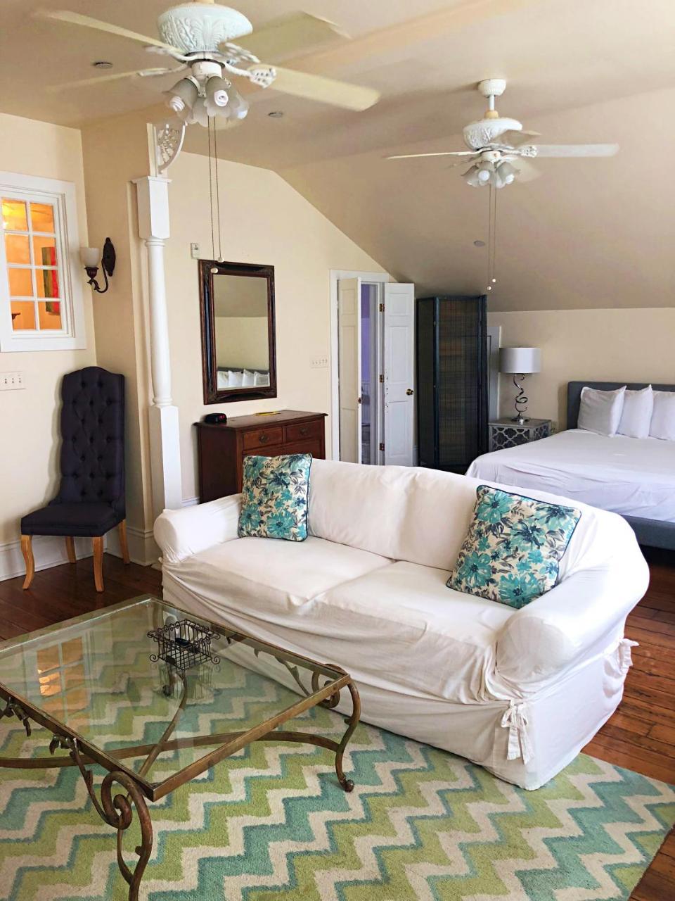 Deluxe King Suite