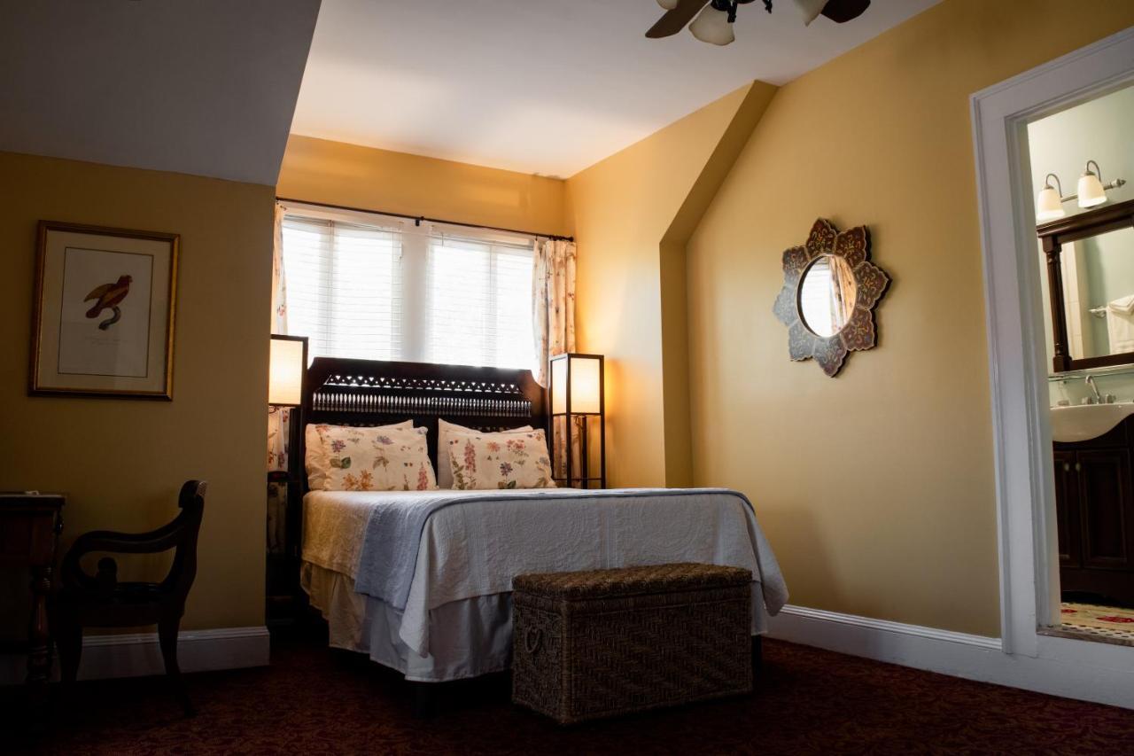Standard Queen Room