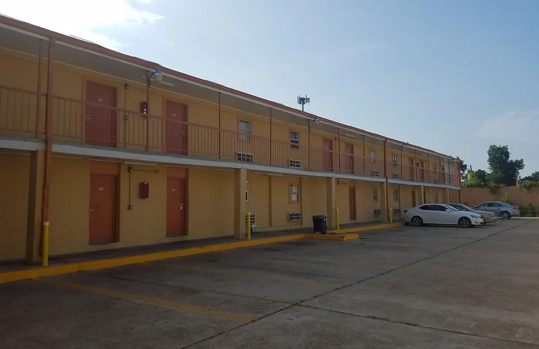 Monte Carlo Motel-1