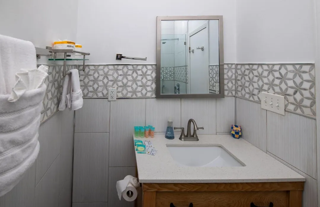 5 Bedroom - Sleeps 10! Best Location Next To French Quarter!-1
