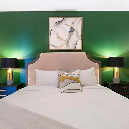 Modern & Fully Furnished Apartments In The Heart Of The City-3