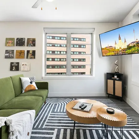 2Br Spacious Condos Downtown New Orleans-3