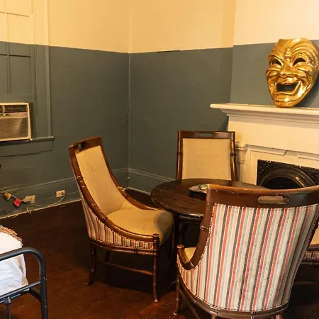 Historic Mardi Gras Inn-3