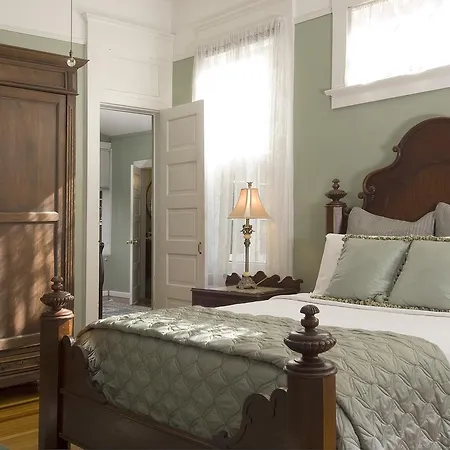 Southern Comfort Bed And Breakfast-3