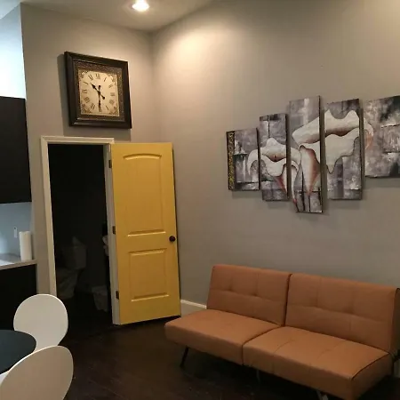 Modern Condo 2 Blocks From Quarters-2