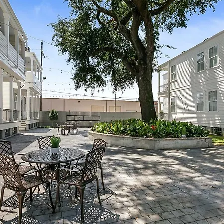 Fabulous Cottages With City Views-3